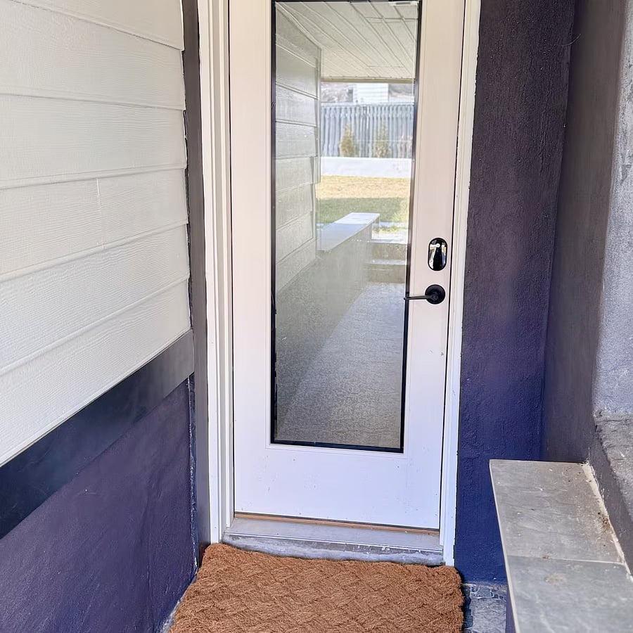 Private Entrance to Basement