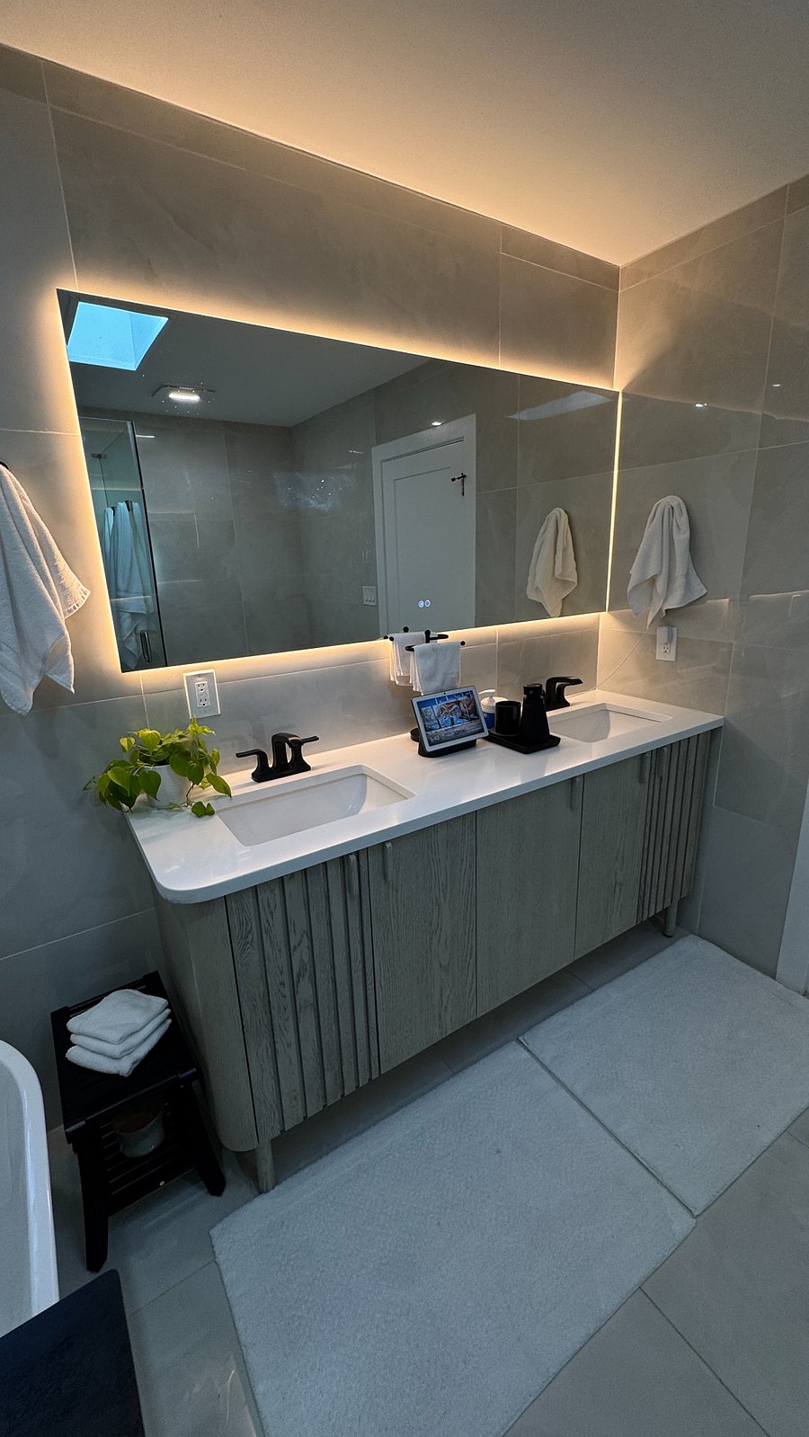 Master bathroom
double vanity