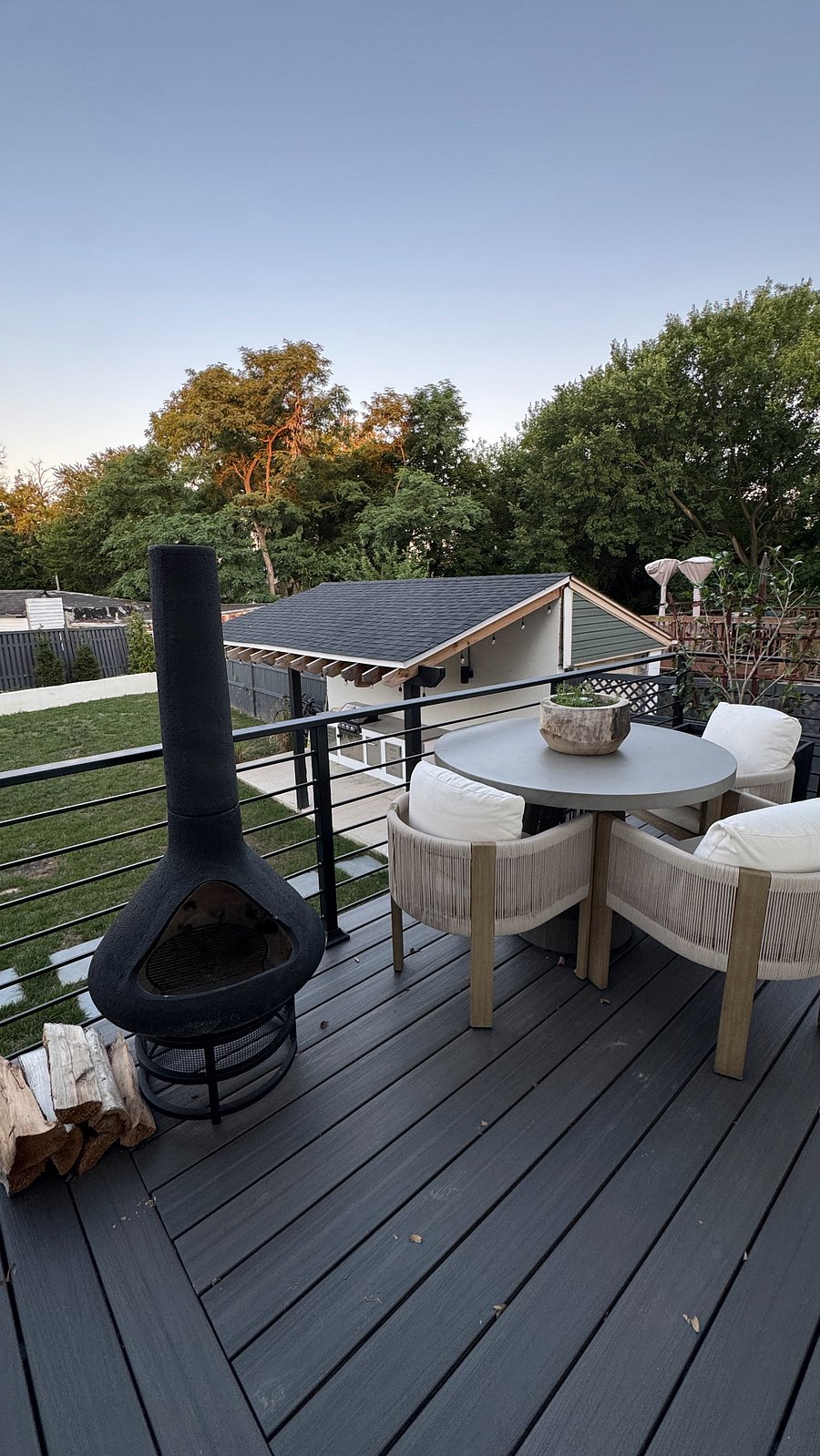 Backyard Deck
Fireplace
Patio Dining Table & Chairs