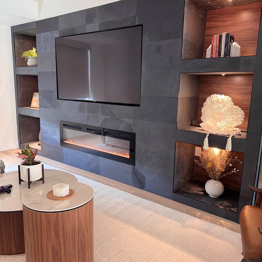 Living Room
70" Flat Screen Smart TV
Electric Fireplace
Marble Coffee Table