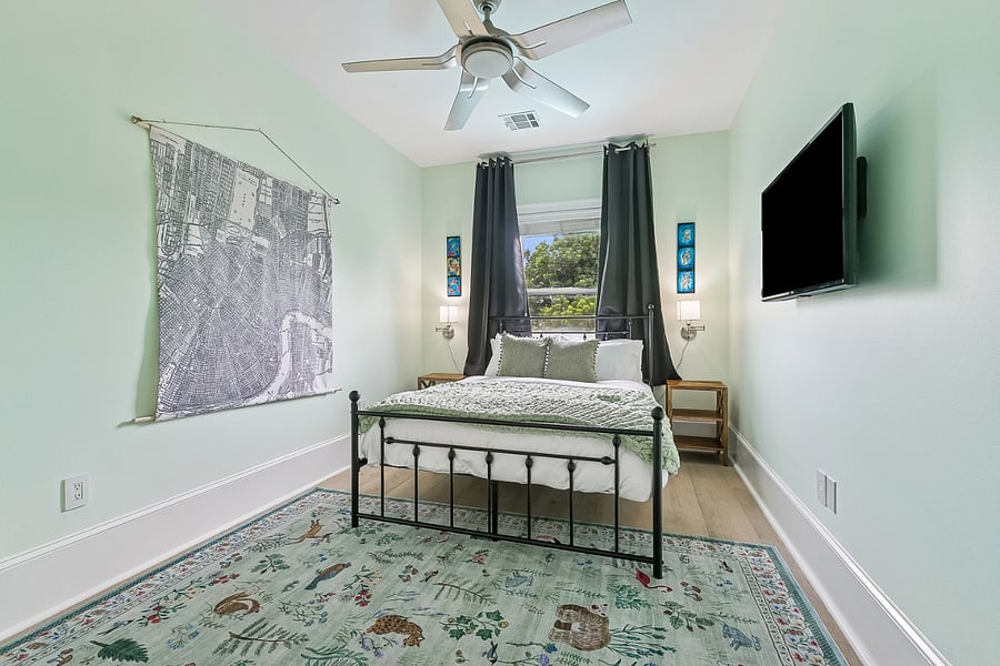 Queen guest bedroom 1