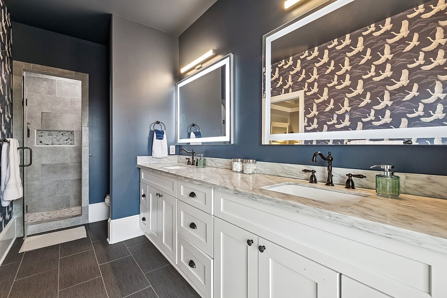 Master ensuite bathroom