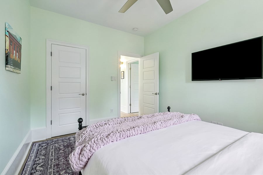 Queen guest bedroom 2