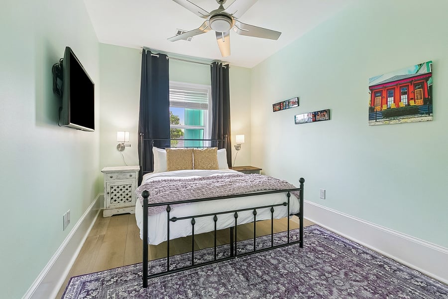 Queen guest bedroom 2