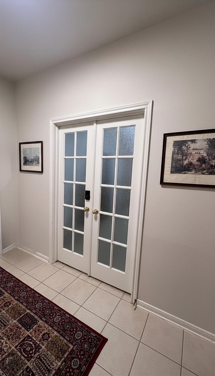 Private independent entrance with secure access, offering added privacy and convenience for traveling professionals.