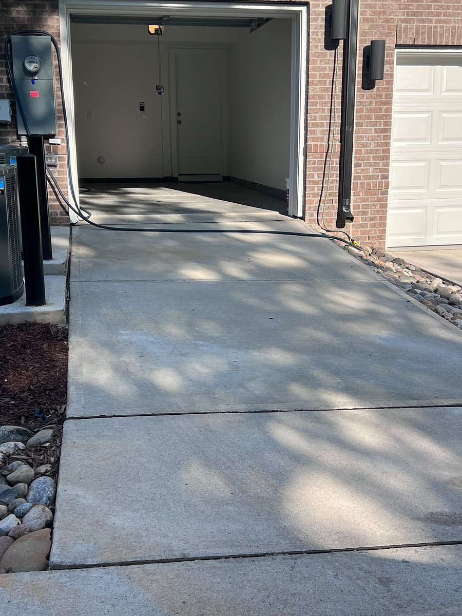 Private Driveway available for the second guest car