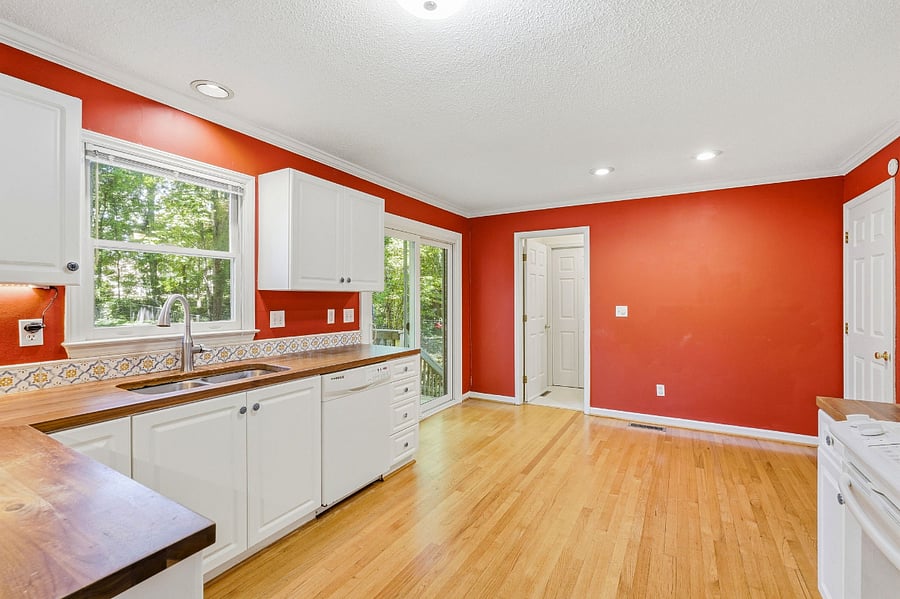 Eat In Kitchen 