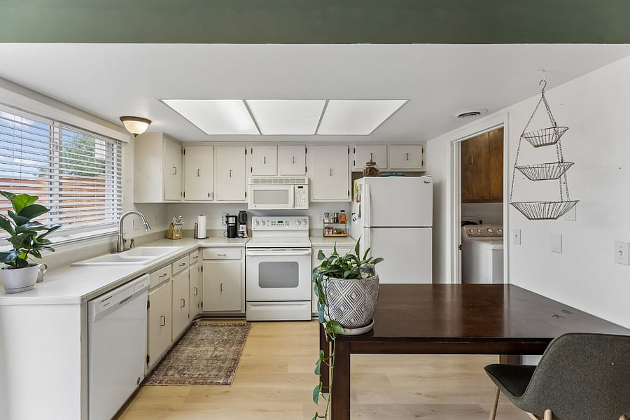 Eat-In Kitchen