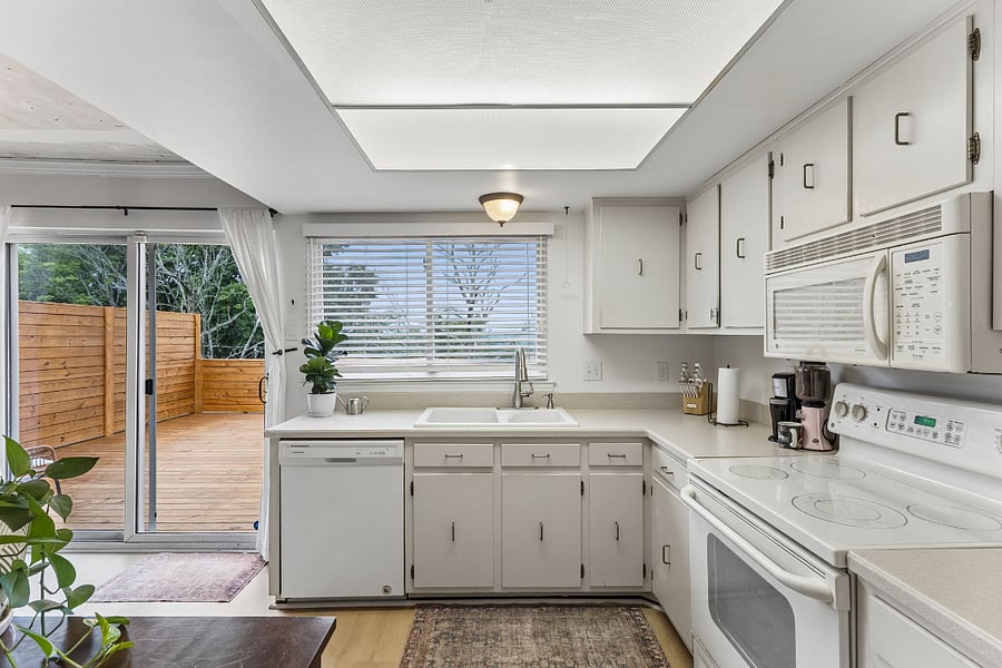 Eat-In Kitchen