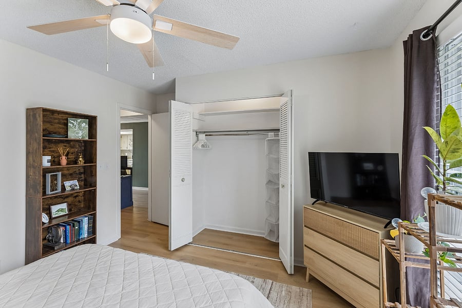 Private Bedroom - Large Closet
