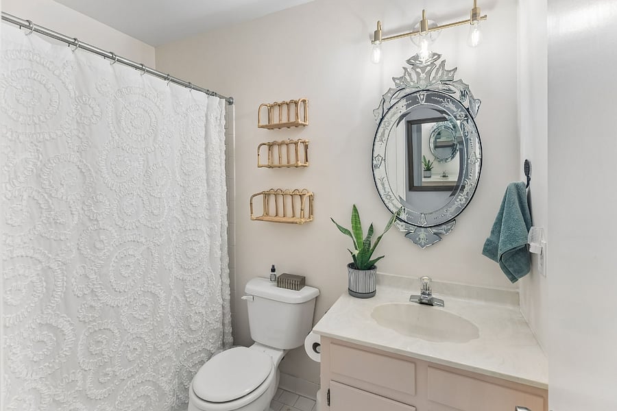 Private Full Bathroom