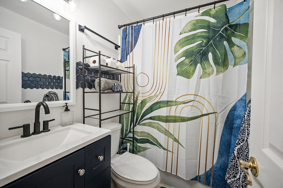 Hallway full bath 