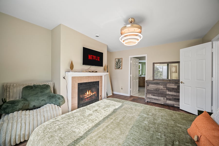 Master bedroom 