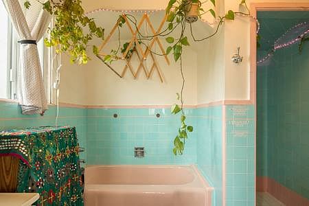 Bathroom with Tub and Shower (shared)