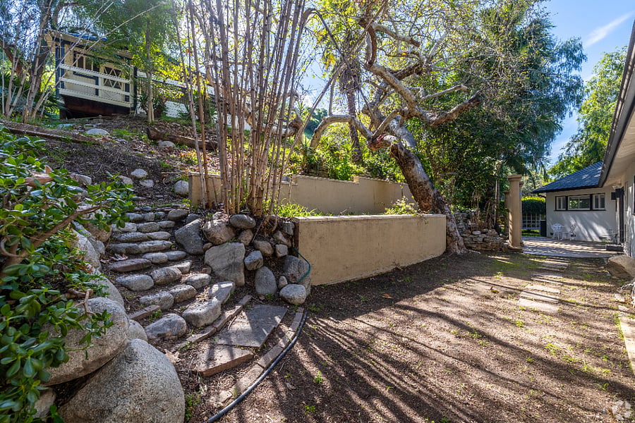 Furnished Finder property 1007236_1 photo 17