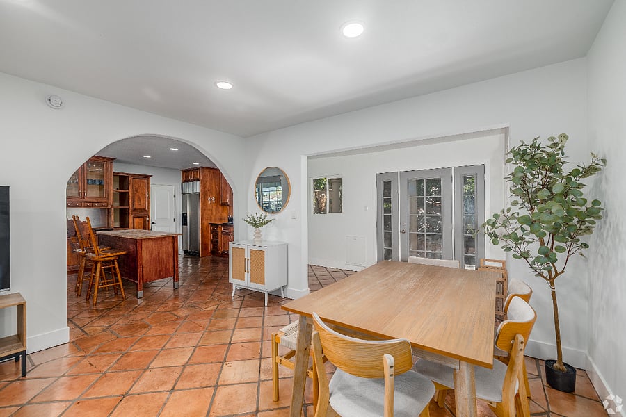 Furnished Finder property 1007236_1 photo 9
