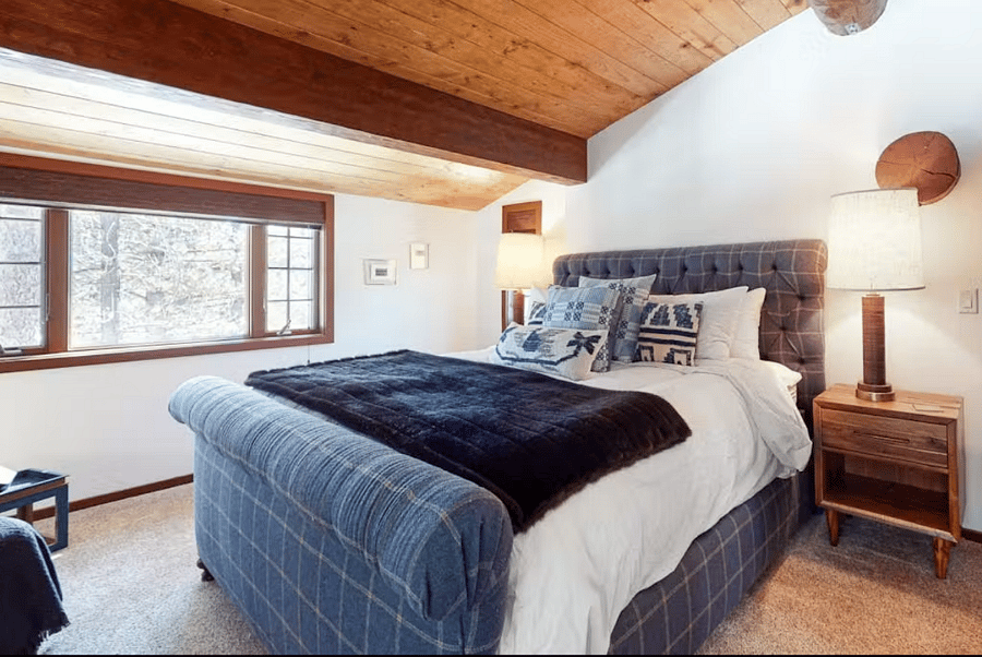 Master bedroom (walk-in closet)