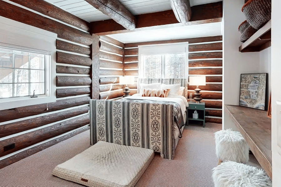 Queen room