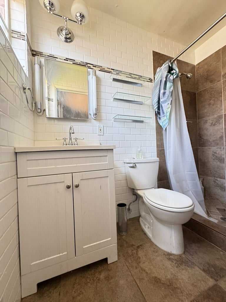 en-suite bathroom 