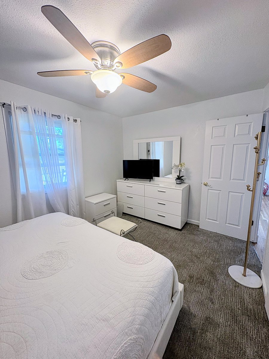 King private front bedroom heat and AC