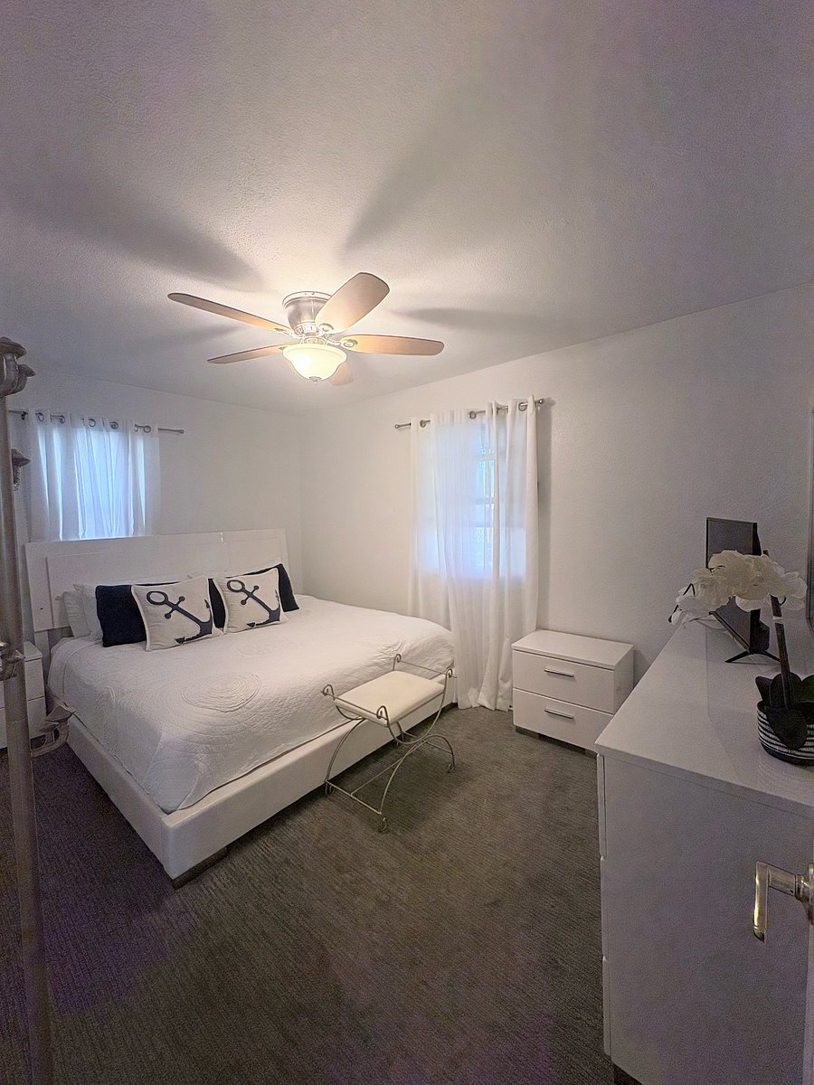 King Front bedroom Smart TV