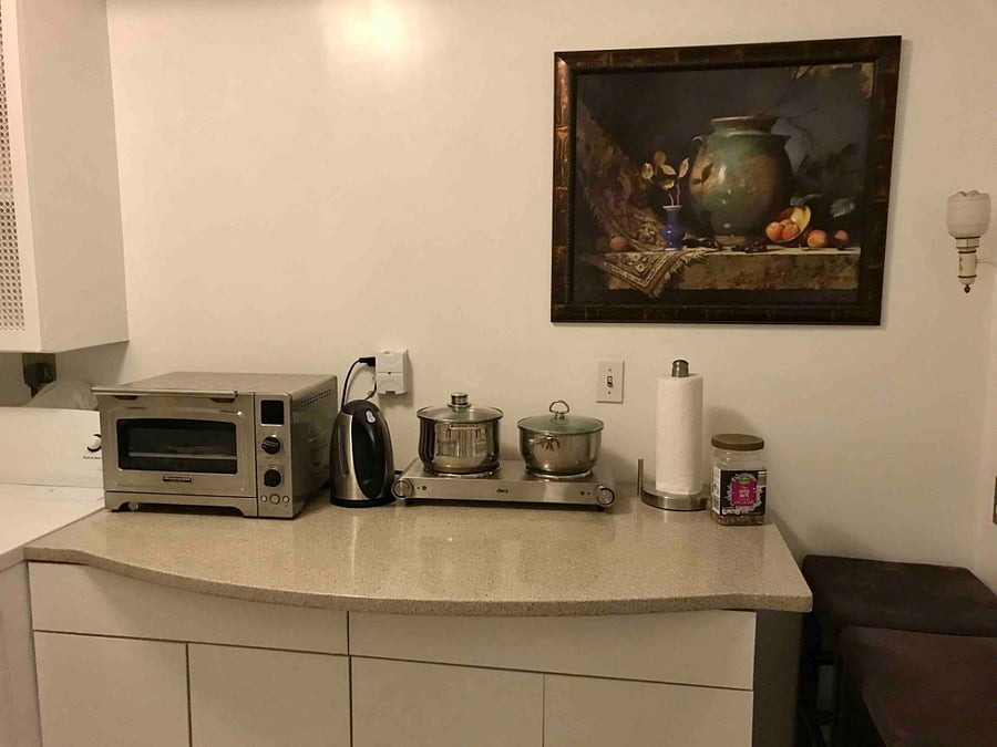 Full kitchen