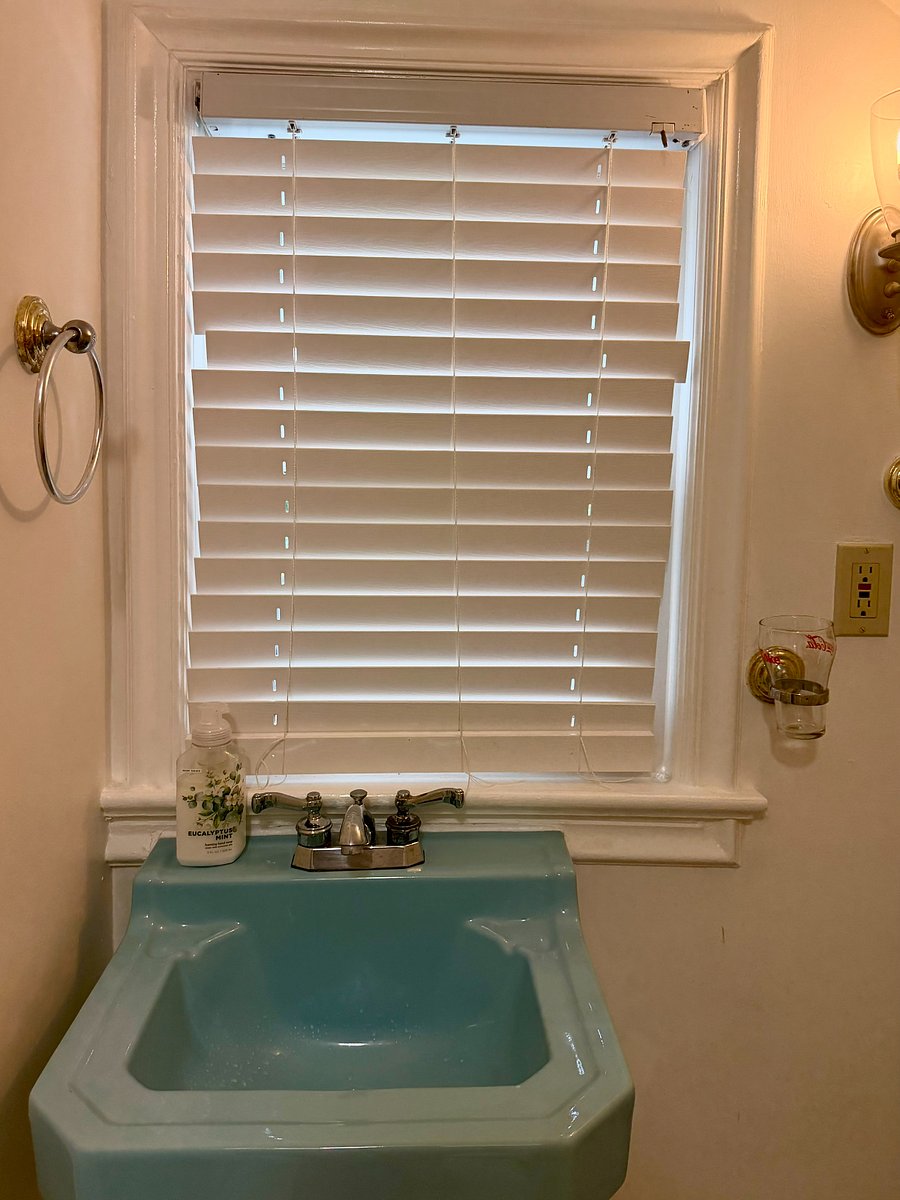 Bathroom sink