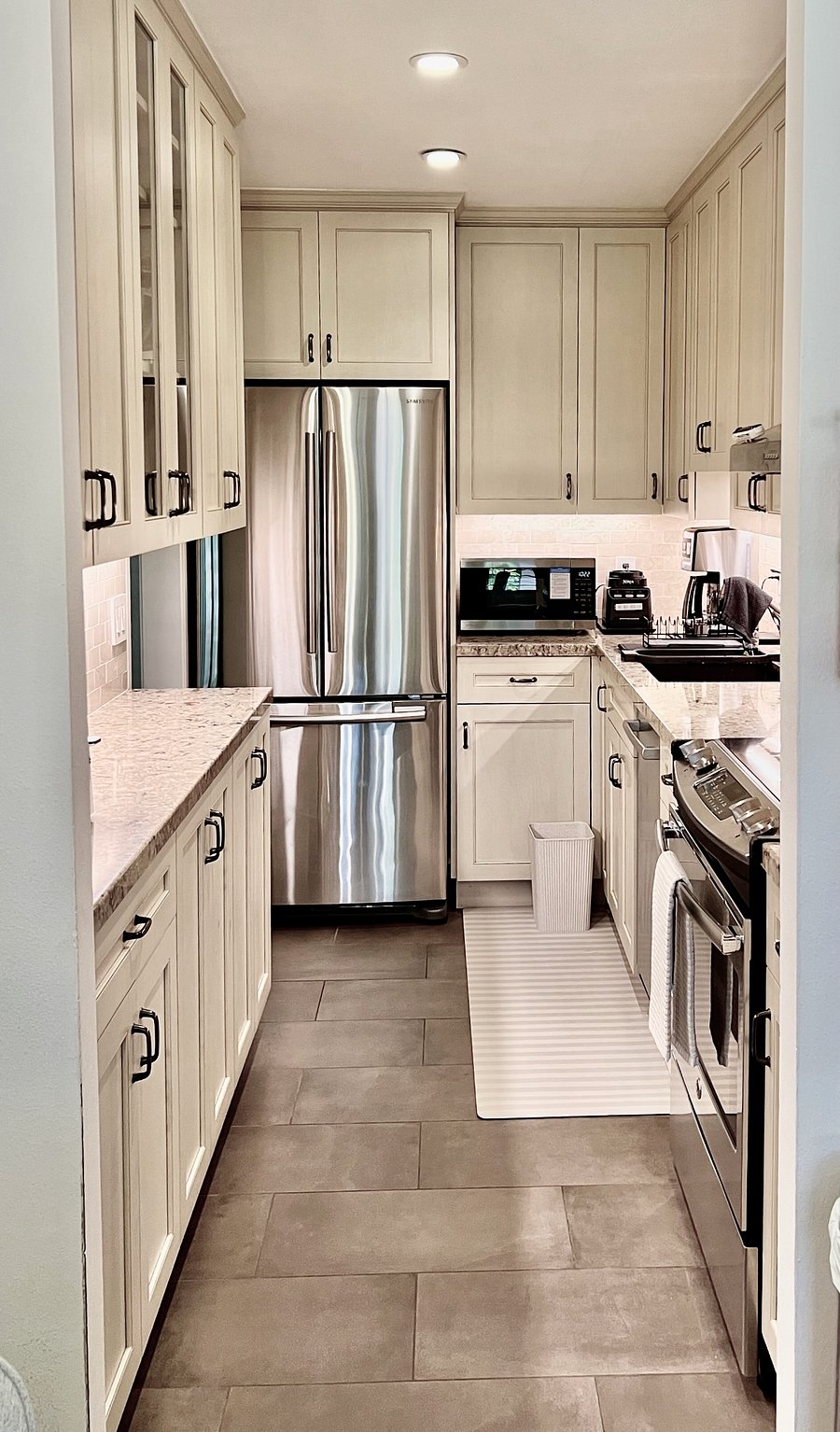 Appliances: FrenchDoor Samsung Refrigerator, Microwave, Ninja Blender, Cuisinart Coffee Maker