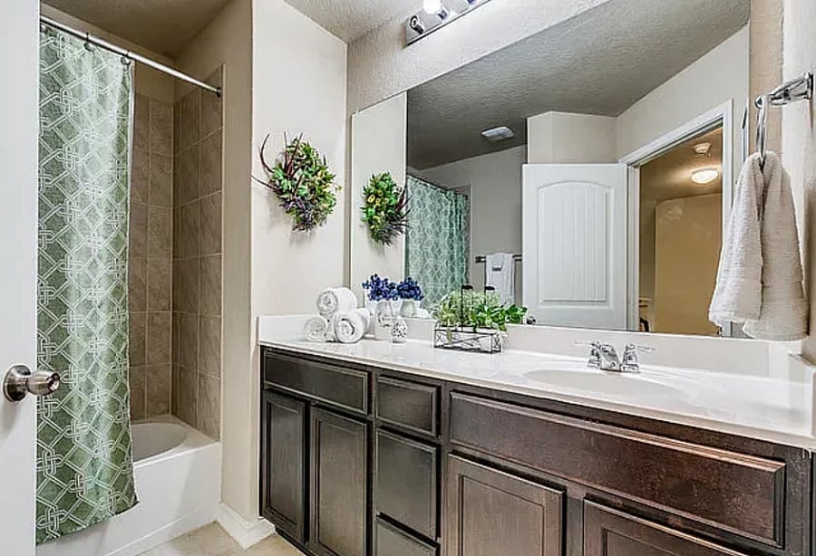 Upstairs full bath