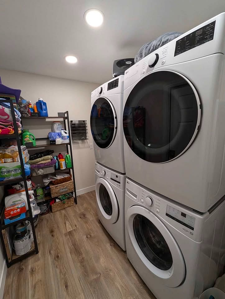 Shared Laundry with Main House. Direct Entry.