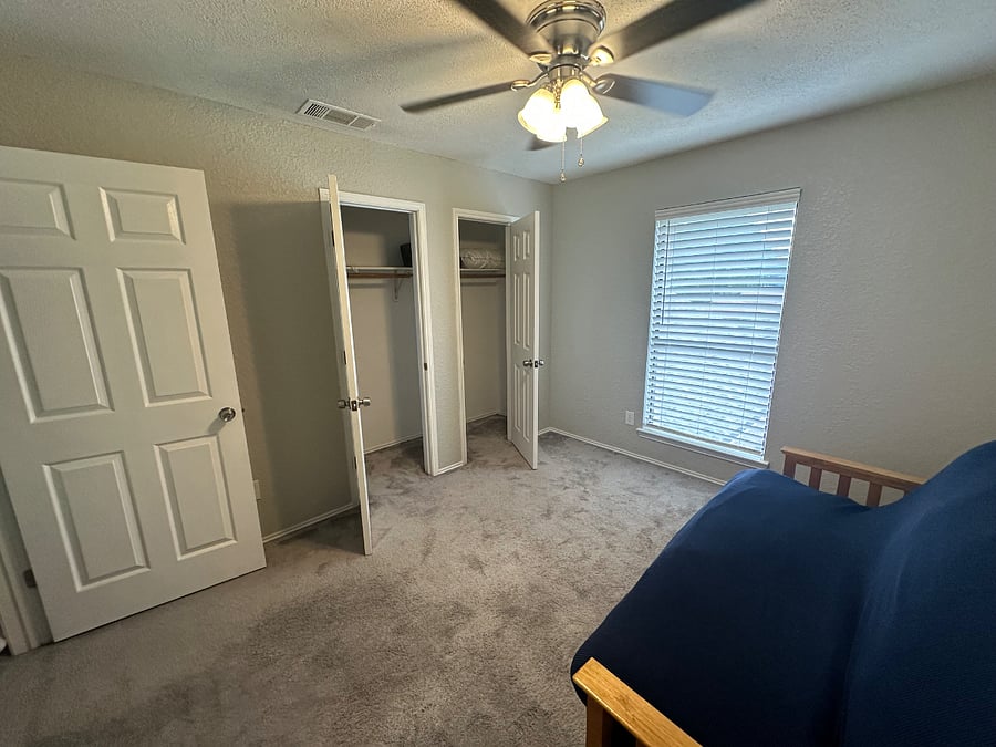 Spare bedroom w 2 closest