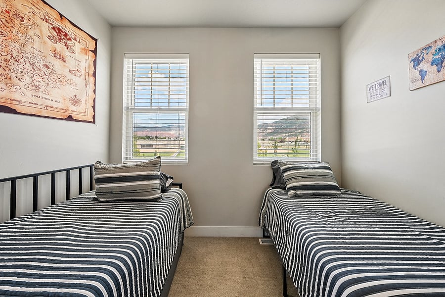 Kids' room. 3 twin beds.
