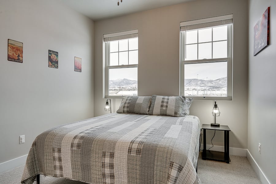 Bedroom with Queen Bed.