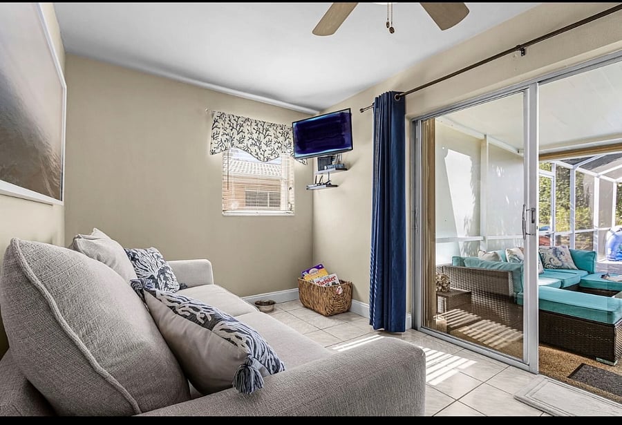 Third bedroom or den. Queen pull out sofa.
