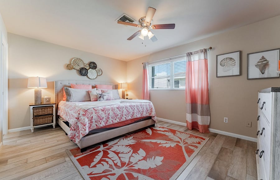 Bedroom with ensuite. King bed.