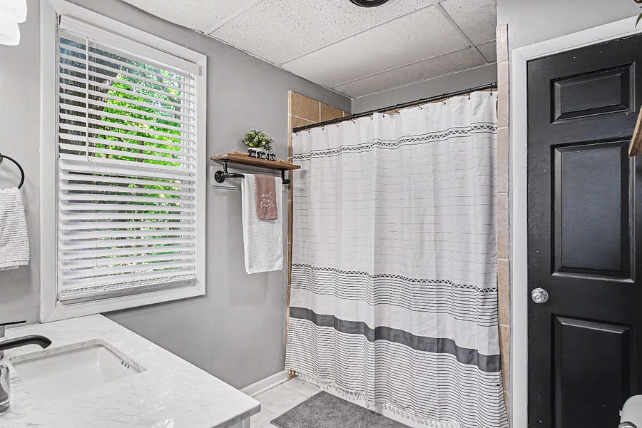 Full Bathroom