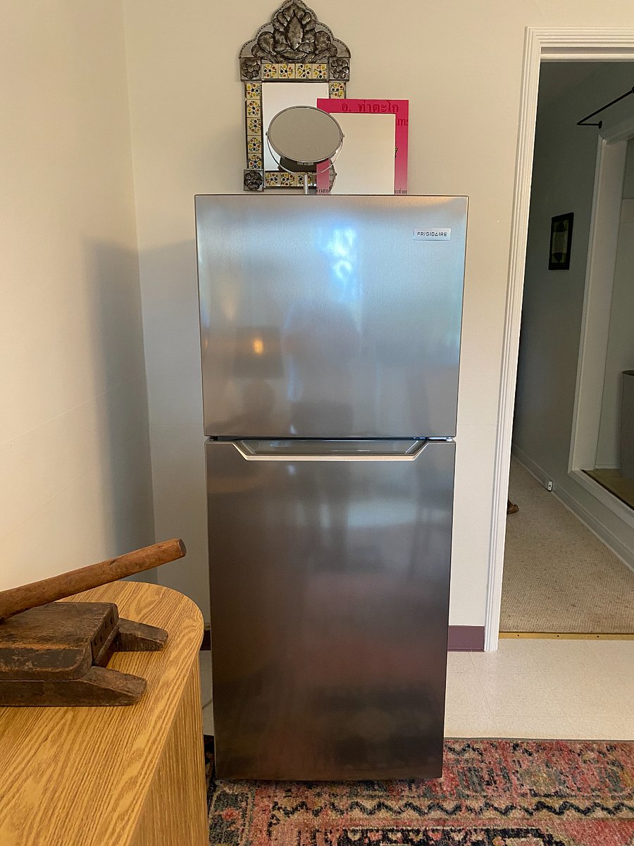 10 Cubic Ft Refrigerator & Freezer in Kitchen/Dining Space. Plenty of Room for Groceries.