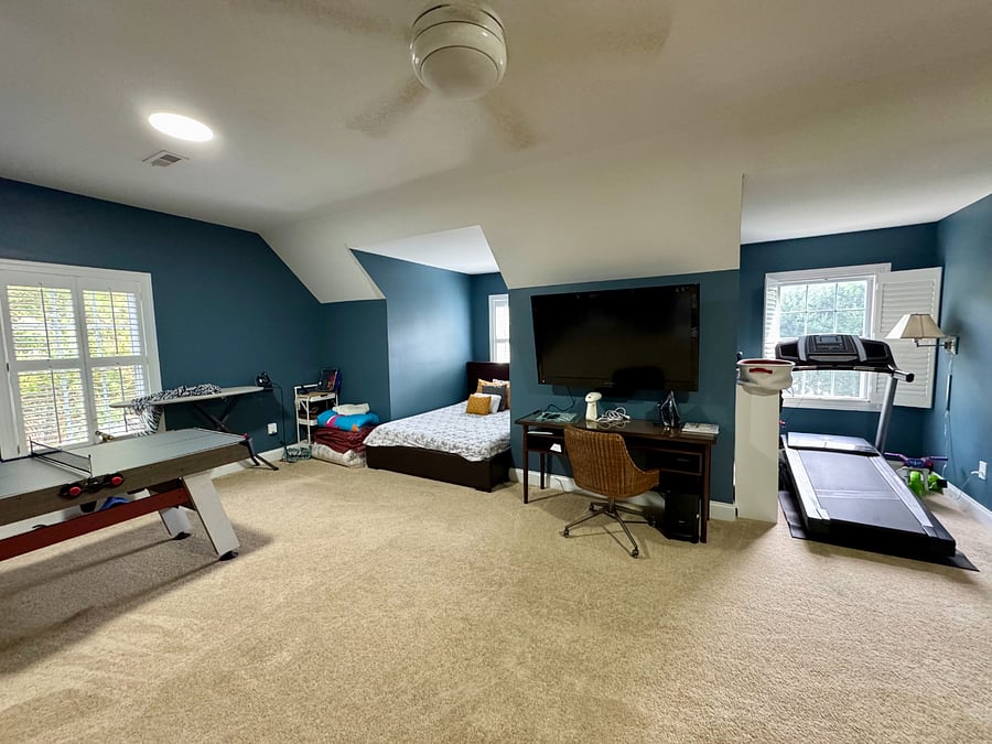 Bonus room with 2 beds, Treadmill, and games