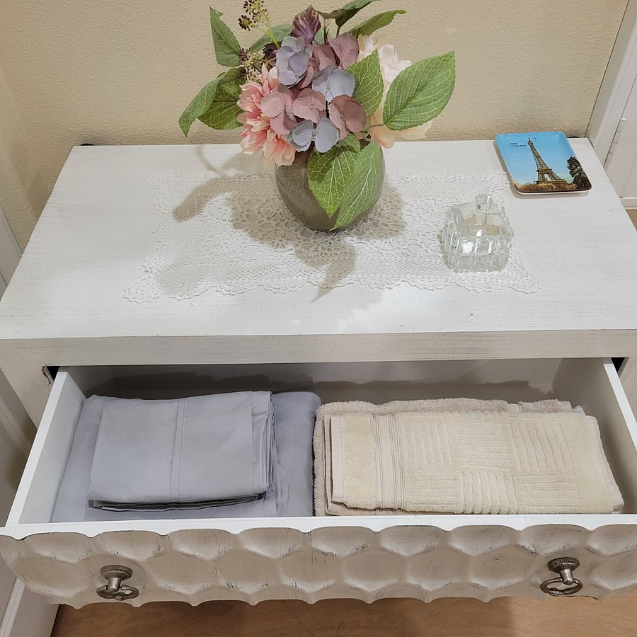 Extra sheets and face towels provided.