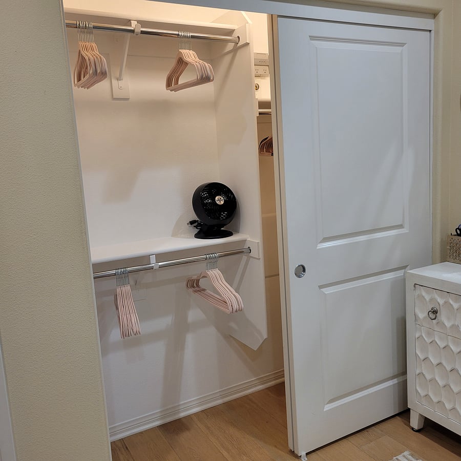 80 brand new luxury hangers provided, 20 more upon request.