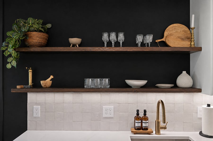 Fully stocked and decorated kitchen with modern furnishings.