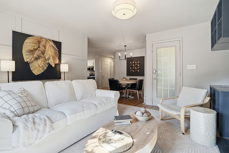 Comfortable Shared Living Space & Smart TV