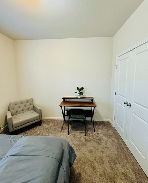 in law suite - bedroom 