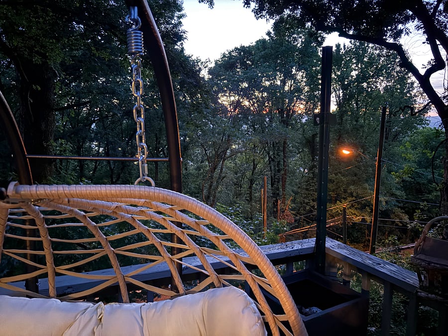 Dusk, a beautiful view over Lookout and Signal Mountains. 