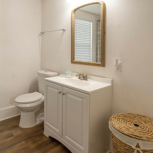 Bathroom with shower/tub/Washer and Dryer