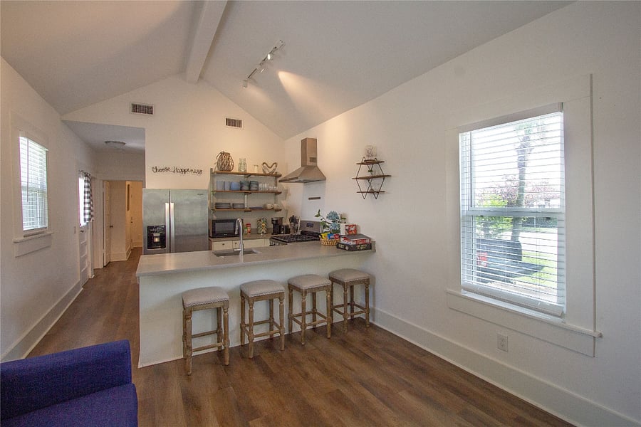 Full Kitchen with gas stove/dishwasher