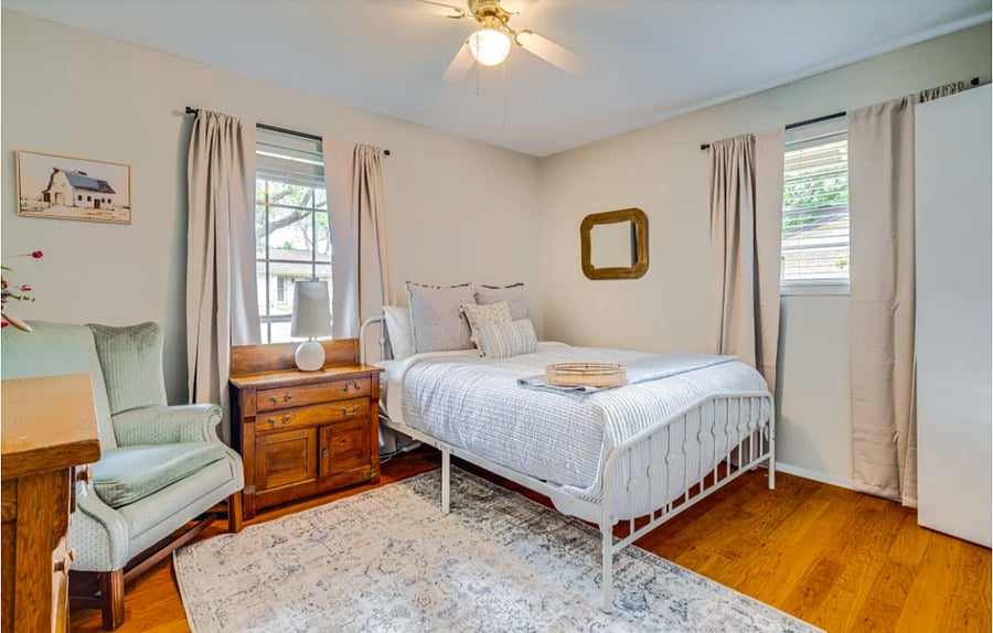 The "Blue Room" with a Queen Bed and Heavenly Mattress.