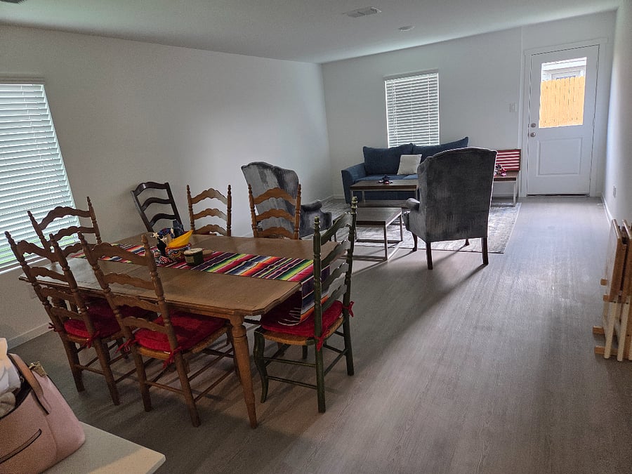 DINING & LIVING AREA 
