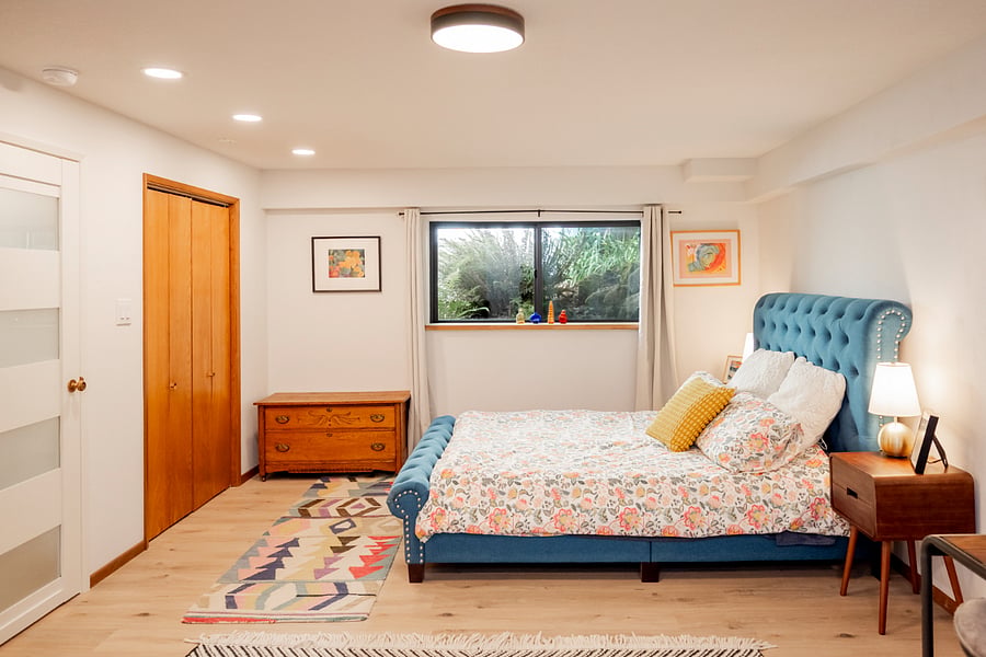 High quality queen size bed with garden view and blackout curtains