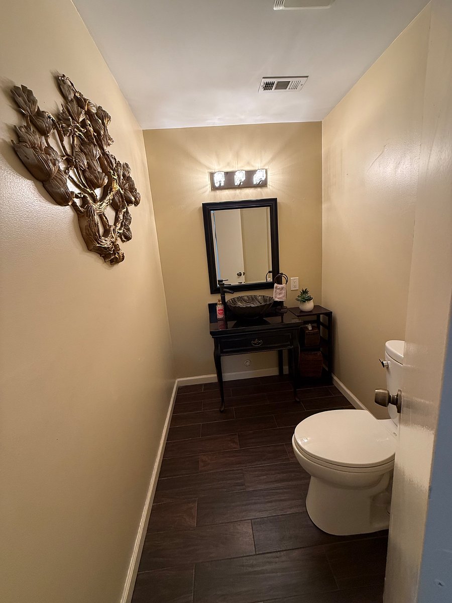 downstairs 1/2 bathroom